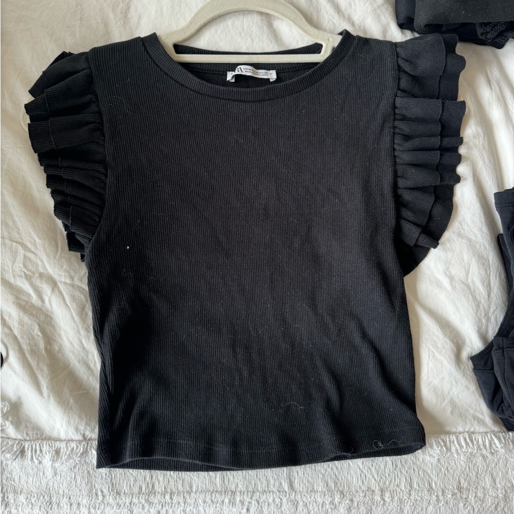 Winged black top